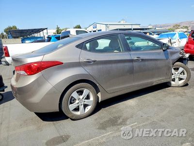 Trzecie zdjęcie samochodu z tyłu: 2013 HYUNDAI ELANTRA GLS VIN:5NPDH4AE7DH399199 - miniatura