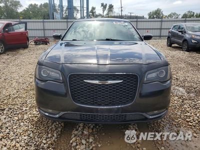 Piąte zdjęcie samochodu w środku: 2016 CHRYSLER 300 S VIN:2C3CCAGG2GH283041 - miniatura