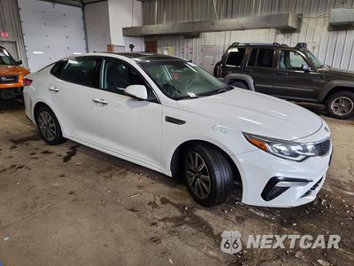 Czwarte zdjęcie samochodu z boku: 2019 KIA OPTIMA LX VIN:5XXGT4L39KG323161 - miniatura