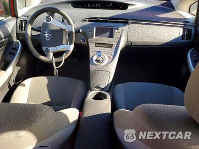 Zdjęcie 8 z 12 samochodu: 2012 TOYOTA PRIUS THREE VIN:JTDKN3DU6C1581186 - miniatura