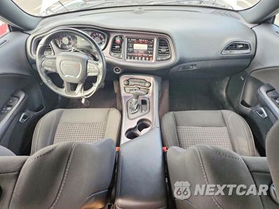 Zdjęcie 8 z 12 samochodu: 2016 DODGE CHALLENGER SXT VIN:2C3CDZAG7GH120261 - miniatura