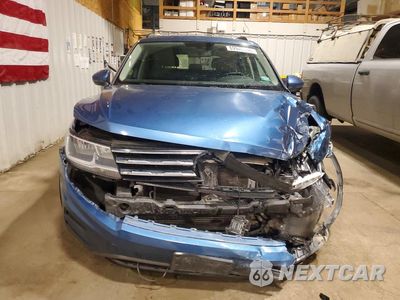 Piąte zdjęcie samochodu w środku: 2018 VOLKSWAGEN TIGUAN SE VIN:3VV2B7AX1JM072042 - miniatura