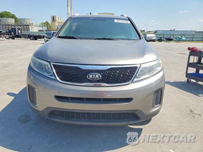 Piąte zdjęcie samochodu w środku: 2014 KIA SORENTO LX VIN:5XYKT4A74EG520352 - miniatura
