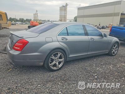 Trzecie zdjęcie samochodu z tyłu: 2013 MERCEDES-BENZ S 550 VIN:WDDNG7DB8DA528221 - miniatura