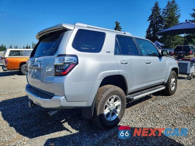 Trzecie zdjęcie samochodu z tyłu: 2015 TOYOTA 4RUNNER SR5 PREMIUM VIN:JTEBU5JR2F5227303 - miniatura
