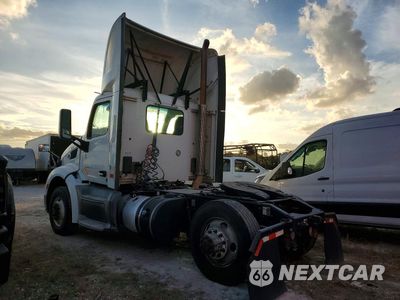 Drugie zdjęcie samochodu z przodu: 2016 PETERBILT 579 SEMI TRUCK VIN:1XPBA48X2GD339729 - miniatura
