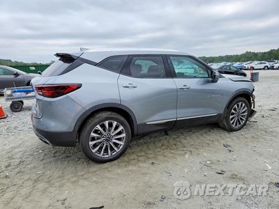 Trzecie zdjęcie samochodu z tyłu: 2023 CHEVROLET BLAZER PREMIER VIN:3GNKBFRS7PS183045 - miniatura