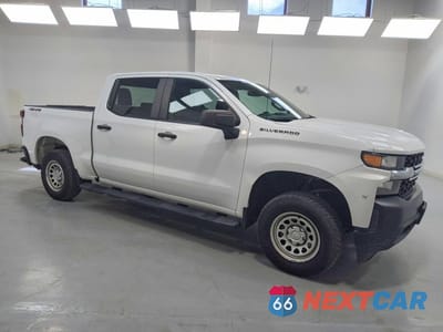 Czwarte zdjęcie samochodu z boku: 2020 CHEVROLET SILVERADO K1500 VIN:1GCUYAEF3LZ193211 - miniatura