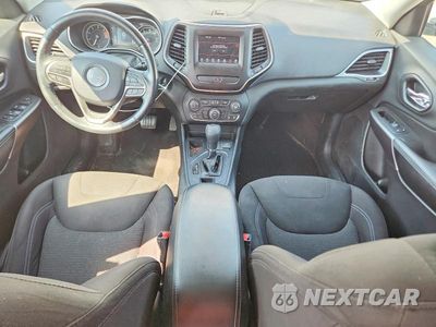 Zdjęcie 8 z 13 samochodu: 2019 JEEP CHEROKEE LATITUDE VIN:1C4PJLCB0KD221507 - miniatura