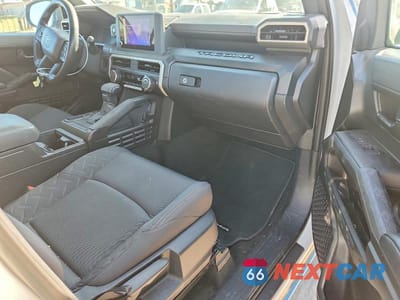 Zdjęcie 8 z 12 samochodu: 2025 TOYOTA TACOMA SR VIN:3TYJDAHN1ST025038 - miniatura