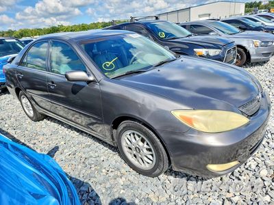 Czwarte zdjęcie samochodu z boku: 2004 TOYOTA CAMRY XLE VIN:4T1BE32K44U805648 - miniatura