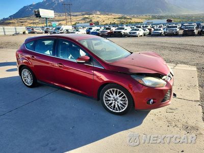 Czwarte zdjęcie samochodu z boku: 2014 FORD FOCUS TITANIUM VIN:1FADP3N2XEL264203 - miniatura