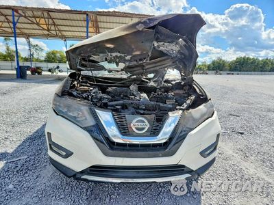 Piąte zdjęcie samochodu w środku: 2017 NISSAN ROGUE SL VIN:5N1AT2MT5HC759938 - miniatura