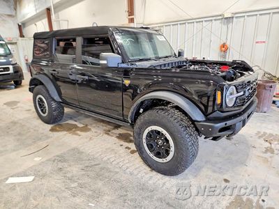 Czwarte zdjęcie samochodu z boku: 2024 FORD BRONCO BADLANDS VIN:1FMEE9BPXRLA57321 - miniatura