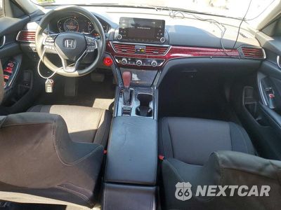 Zdjęcie 8 z 12 samochodu: 2018 HONDA ACCORD LX VIN:1HGCV1F15JA076007 - miniatura