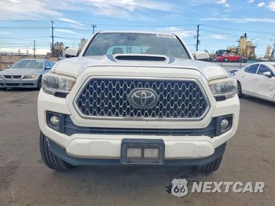 Piąte zdjęcie samochodu w środku: 2018 TOYOTA TACOMA TRD SPORT VIN:3TMDZ5BN2JM041869 - miniatura