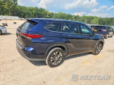Trzecie zdjęcie samochodu z tyłu: 2020 TOYOTA HIGHLANDER XLE VIN:5TDGZRAH7LS508206 - miniatura