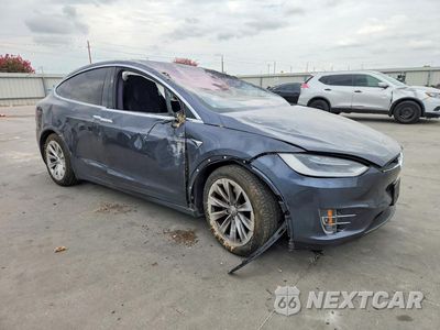 Czwarte zdjęcie samochodu z boku: 2018 TESLA MODEL X VIN:5YJXCDE27JF119996 - miniatura