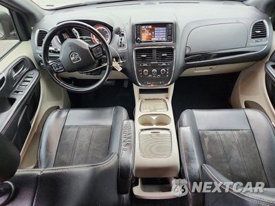 Zdjęcie 8 z 13 samochodu: 2019 DODGE GRAND CARAVAN SXT VIN:2C4RDGCGXKR774939 - miniatura