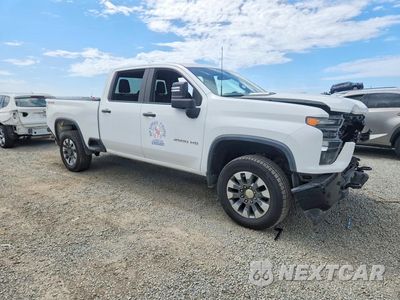 Czwarte zdjęcie samochodu z boku: 2022 CHEVROLET SILVERADO K2500 CUSTOM VIN:1GC4YMEY1NF122578 - miniatura