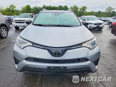Piąte zdjęcie samochodu w środku: 2018 TOYOTA RAV4 LE VIN:2T3BFREV2JW858129 - miniatura