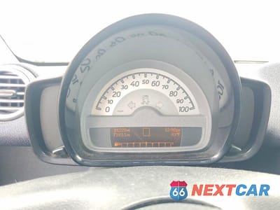 Zdjęcie 9 z 12 samochodu: 2015 SMART FORTWO PURE VIN:WMEEJ3BA2FK800890 - miniatura