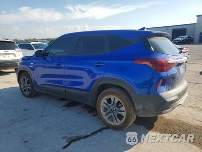 Drugie zdjęcie samochodu z przodu: 2023 KIA SELTOS LX VIN:KNDEPCAA8P7368678 - miniatura