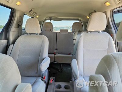 Zdjęcie 10 z 13 samochodu: 2017 TOYOTA SIENNA LE VIN:5TDKZ3DC5HS825674 - miniatura
