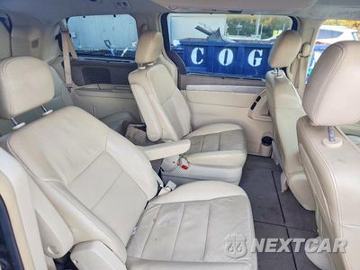 Zdjęcie 11 z 13 samochodu: 2010 VOLKSWAGEN ROUTAN SEL VIN:2V4RW5DX1AR195470 - miniatura