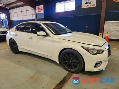 Czwarte zdjęcie samochodu z boku: 2018 INFINITI Q50 3.0T LUXE VIN:JN1EV7AP2JM362100 - miniatura