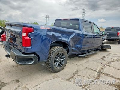Trzecie zdjęcie samochodu z tyłu: 2021 CHEVROLET SILVERADO K1500 TRAIL BOSS CUSTOM VIN:1GCPYCEF5MZ283003 - miniatura