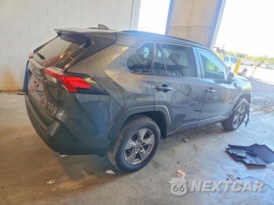 Trzecie zdjęcie samochodu z tyłu: 2024 TOYOTA RAV4 XLE VIN:2T3P1RFV4RW419223 - miniatura