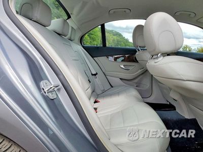 Zdjęcie 10 z 12 samochodu: 2015 MERCEDES-BENZ C 300 4MATIC VIN:55SWF4KBXFU035751 - miniatura