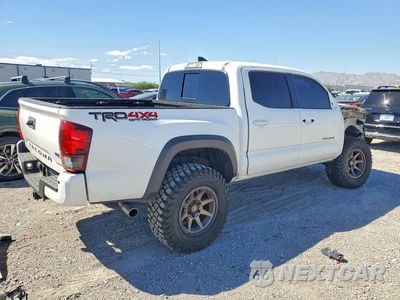 Trzecie zdjęcie samochodu z tyłu: 2019 TOYOTA TACOMA TRD OFF-ROAD VIN:3TMCZ5AN6KM241989 - miniatura