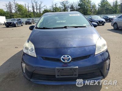 Piąte zdjęcie samochodu w środku: 2014 TOYOTA PRIUS THREE VIN:JTDKN3DU8E1811958 - miniatura