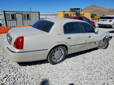 Trzecie zdjęcie samochodu z tyłu: 2007 LINCOLN TOWN CAR SIGNATURE VIN:1LNHM81W37Y611477 - miniatura