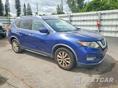 Czwarte zdjęcie samochodu z boku: 2017 NISSAN ROGUE SV VIN:JN8AT2MT9HW154165 - miniatura