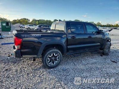 Trzecie zdjęcie samochodu z tyłu: 2017 TOYOTA TACOMA TRD OFF-ROAD VIN:5TFCZ5AN4HX080934 - miniatura
