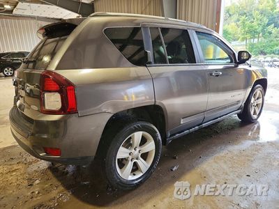 Trzecie zdjęcie samochodu z tyłu: 2016 JEEP COMPASS LATITUDE VIN:1C4NJDEBXGD572443 - miniatura