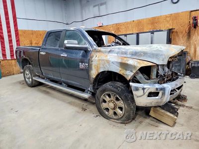 Czwarte zdjęcie samochodu z boku: 2017 RAM 2500 SLT VIN:3C6UR5DL2HG503083 - miniatura