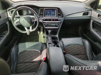 Zdjęcie 8 z 12 samochodu: 2019 HYUNDAI SONATA SPORT VIN:5NPE34AF0KH814842 - miniatura