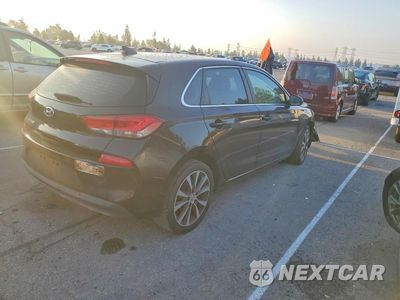 Trzecie zdjęcie samochodu z tyłu: 2019 HYUNDAI ELANTRA GT BASE VIN:KMHH35LE8KU099396 - miniatura