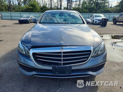 Piąte zdjęcie samochodu w środku: 2019 MERCEDES-BENZ E 300 4MATIC VIN:WDDZF4KB4KA507532 - miniatura