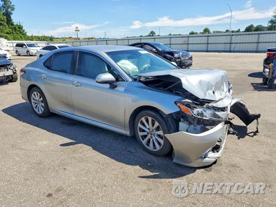 Czwarte zdjęcie samochodu z boku: 2018 TOYOTA CAMRY LE VIN:4T1B11HK5JU101431 - miniatura