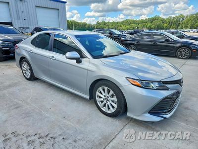 Czwarte zdjęcie samochodu z boku: 2018 TOYOTA CAMRY LE VIN:4T1B11HK9JU140653 - miniatura