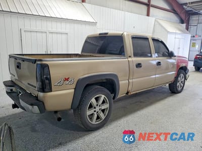 Trzecie zdjęcie samochodu z tyłu: 2004 CHEVROLET SILVERADO K1500 VIN:2GCEK13T141416046 - miniatura