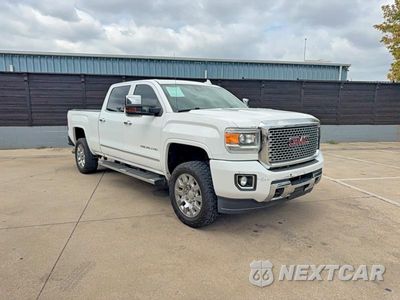 2015 GMC SIERRA K2500 DENALI 1GT120E85FF601018 - główne zdjęcie licytacji z USA - miniatura