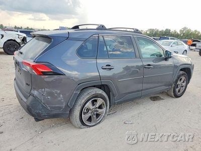 Trzecie zdjęcie samochodu z tyłu: 2025 TOYOTA RAV4 XLE VIN:2T3W1RFV1SW411582 - miniatura
