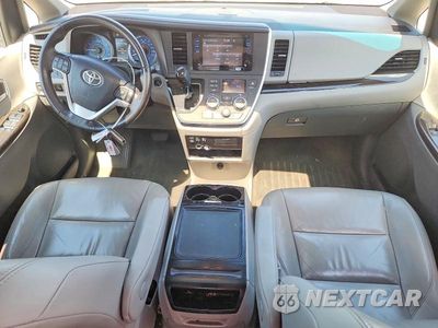 Zdjęcie 8 z 13 samochodu: 2017 TOYOTA SIENNA XLE 8-PASSENGER VIN:5TDYZ3DC0HS882021 - miniatura