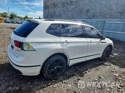 Trzecie zdjęcie samochodu z tyłu: 2024 VOLKSWAGEN TIGUAN SE R-LINE BLACK VIN:3VV8B7AX3RM079208 - miniatura